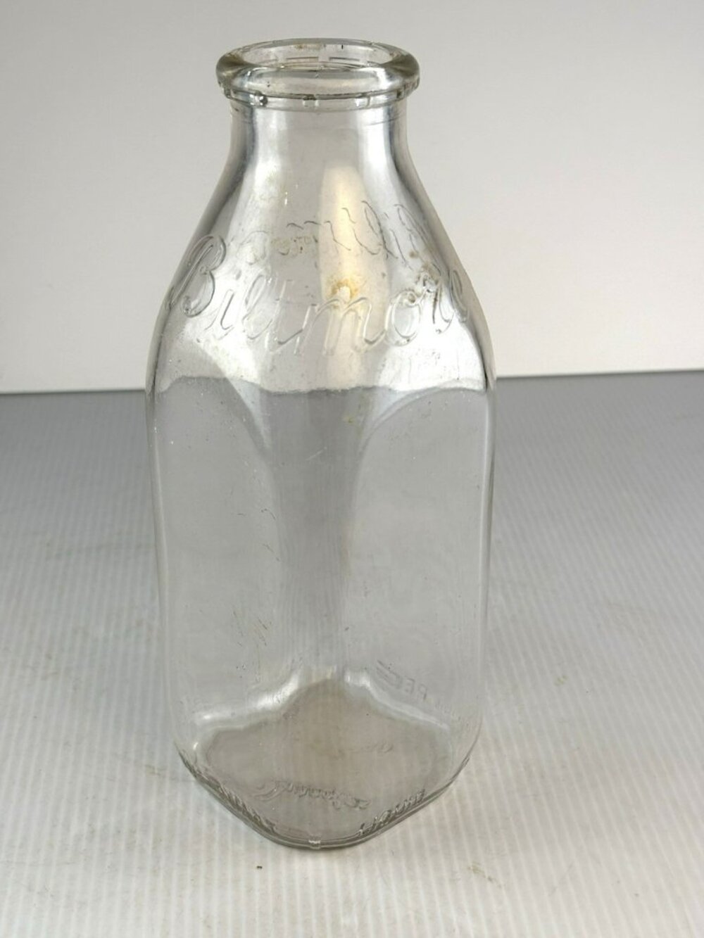 Vintage Shoulder Script Embossed Biltmore Dairy Farms Quart Bottle-Duraglas
